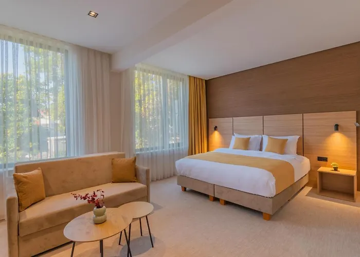 Hotel Osetia Garden Momchilgrad