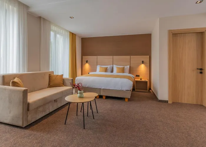 Hotel Osetia Garden Momchilgrad